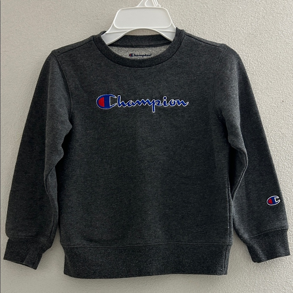 🦋 Champion Dark Gray Sweatshirt boys size 6! Excellent condition!